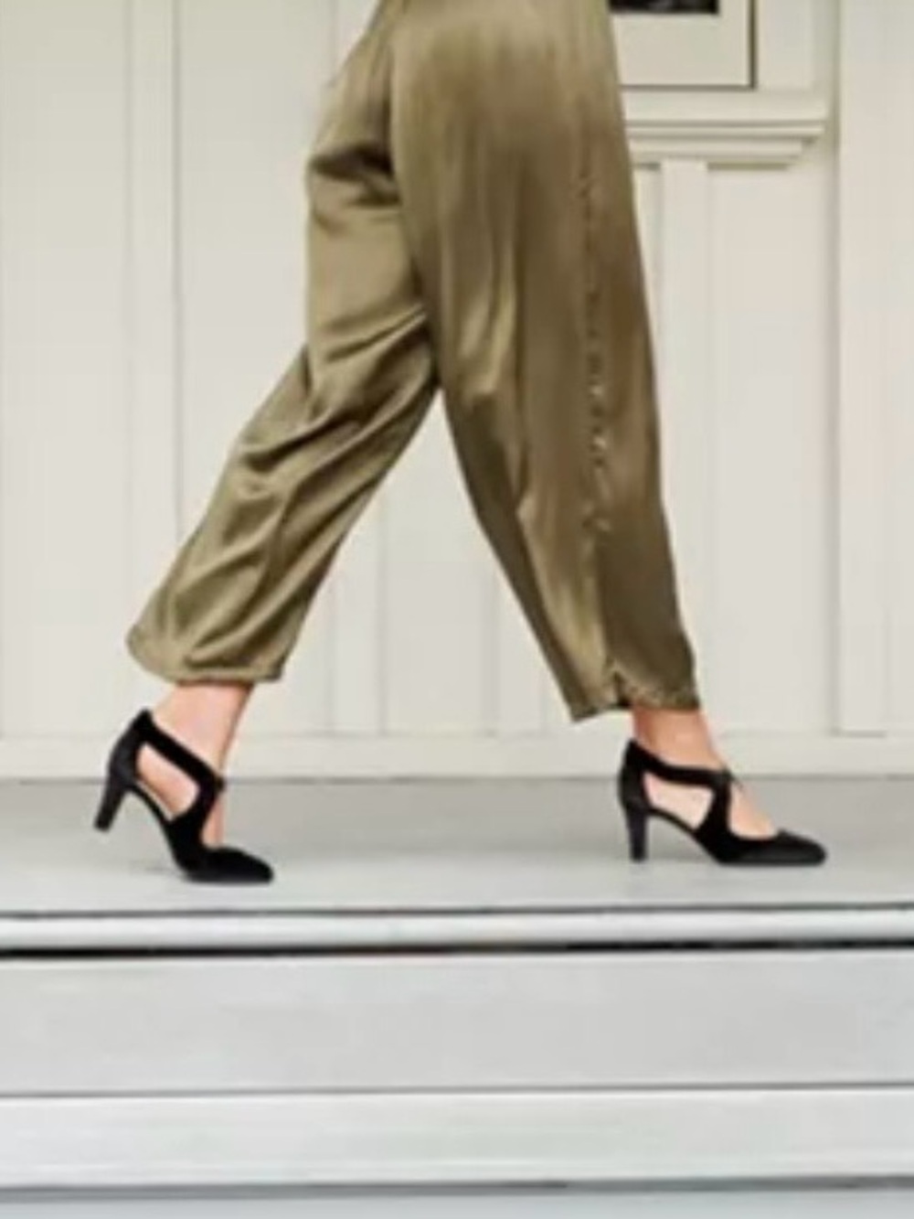 Life stride Black heels with a 2.75" heel